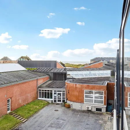 2 Bedroom Beautiful In Διαμέρισμα